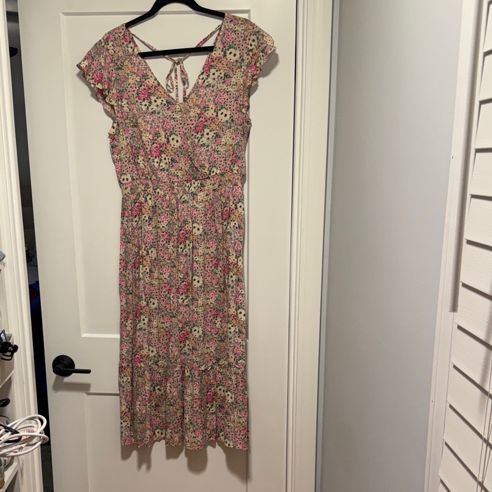 Chic Floral Midi Dress in Pink